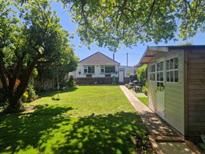 Craigfield Avenue- click for photo gallery